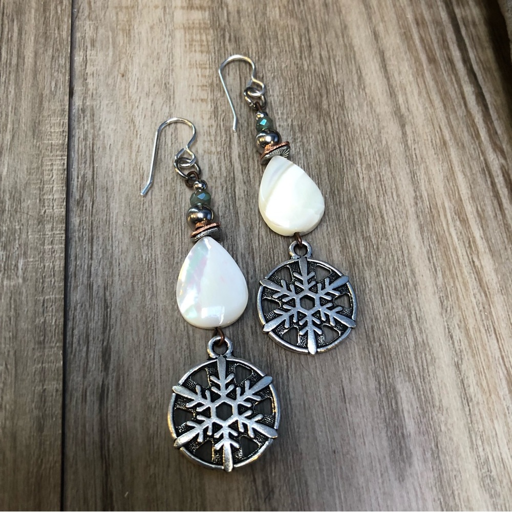 Silver Snowflake Shell Earrings - Picture 4 of 5